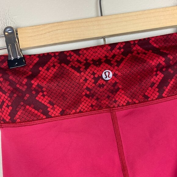 Lululemon Reversible Snake Print Wunder Under Cropped Leggings Size 4 - Picture 9 of 10